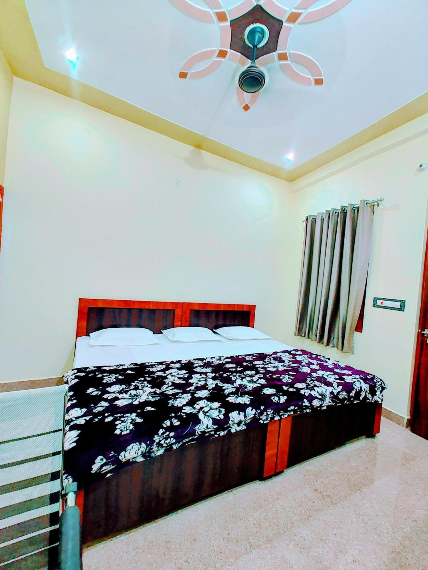 Hotel Raghukul Ayodhya Exterior foto